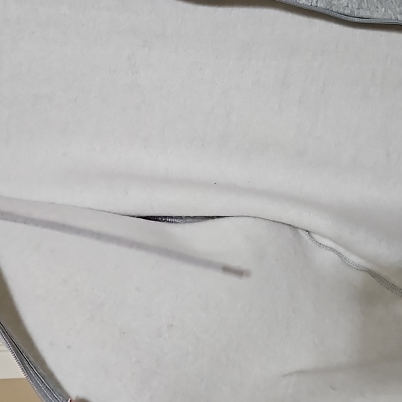 MICHAEL KORS- NEW- NEVER WORN- UNISEX- GRAY ZIPPER WITH HOODED JACKET - Picture 5 of 9